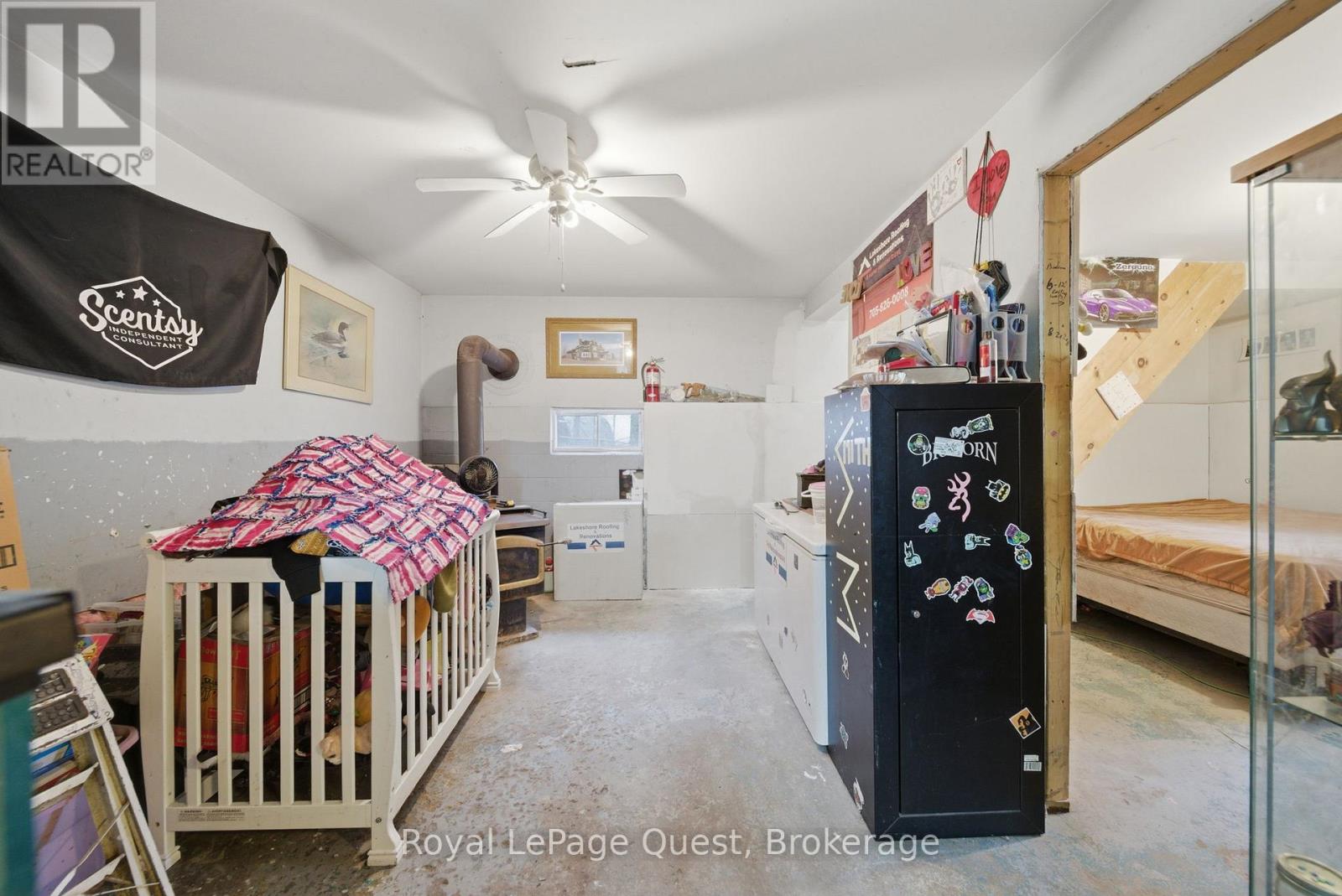 7476 ASH CRESCENT - 19