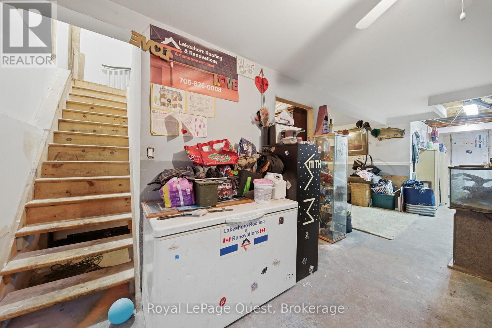 7476 ASH CRESCENT - 20