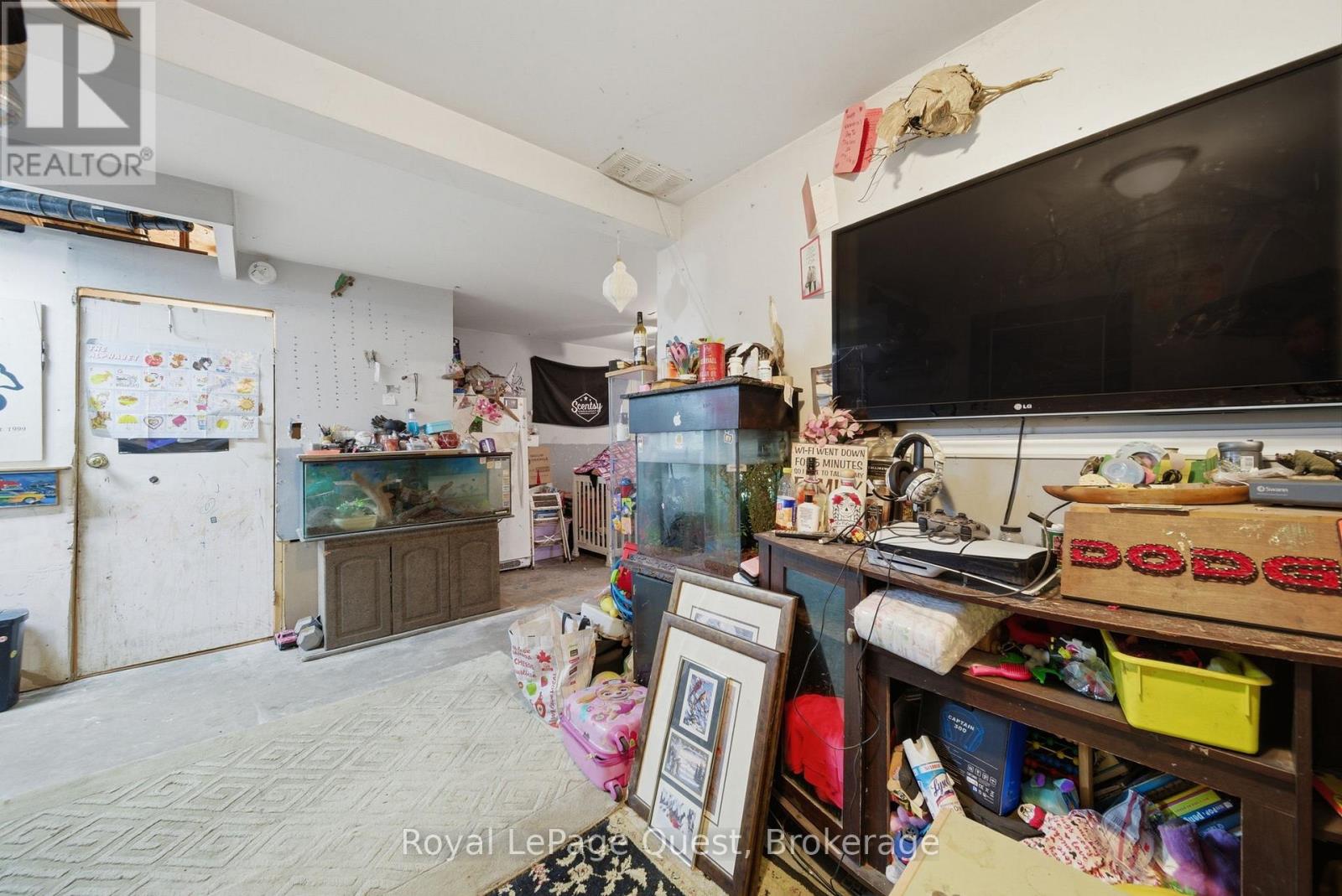 7476 ASH CRESCENT - 24