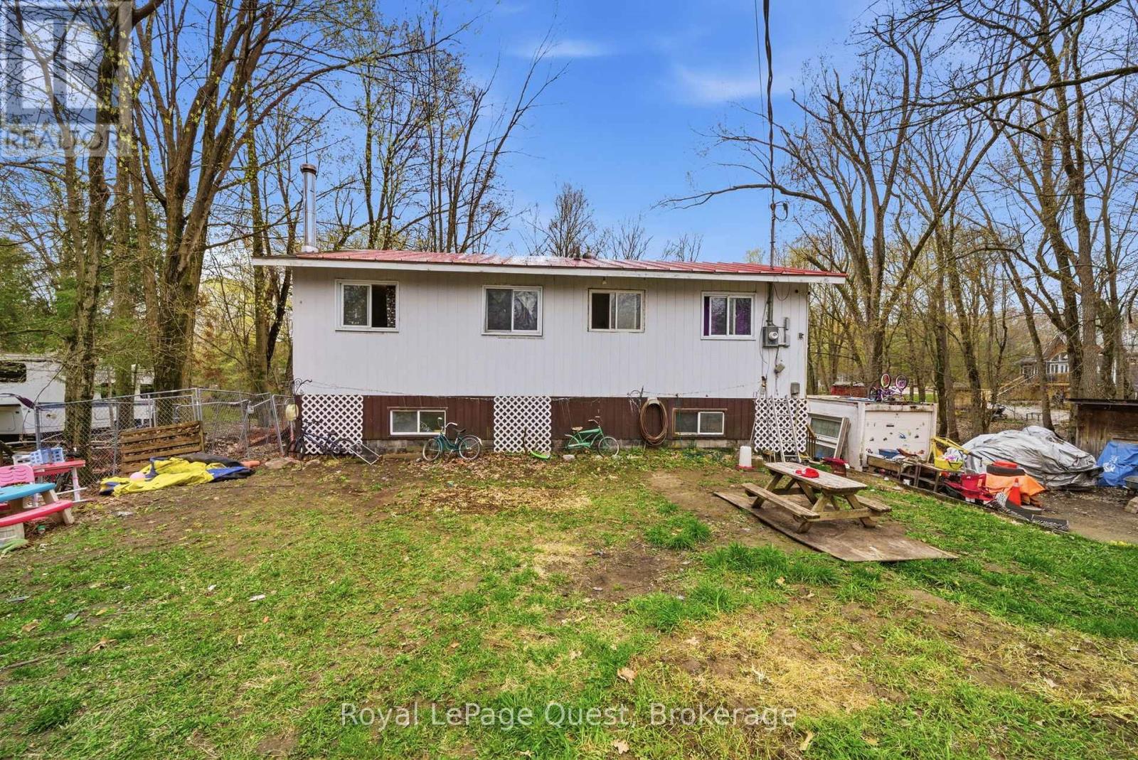 7476 ASH CRESCENT - 3
