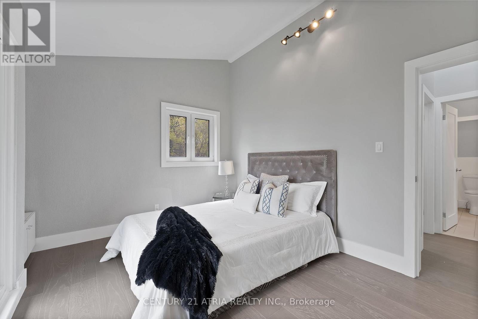 33 BELLEHAVEN CRESCENT - 27
