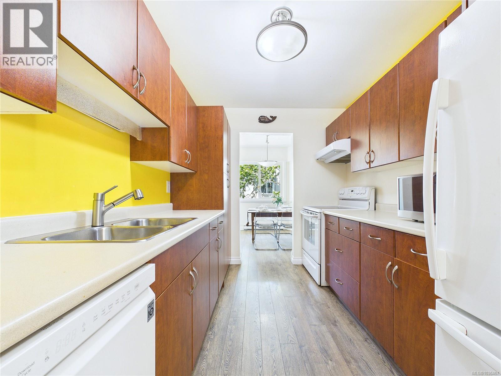 #401 1665 Oak Bay Ave - 11