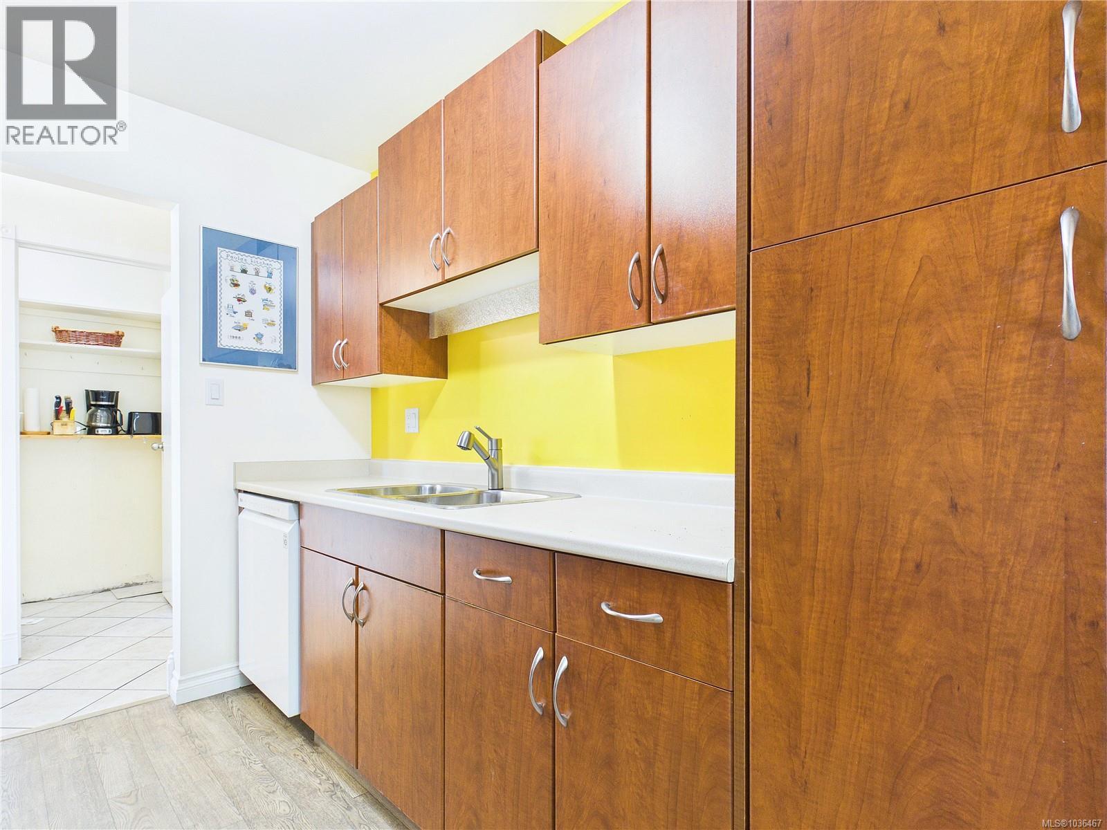 401 1665 Oak Bay Avenue, Victoria