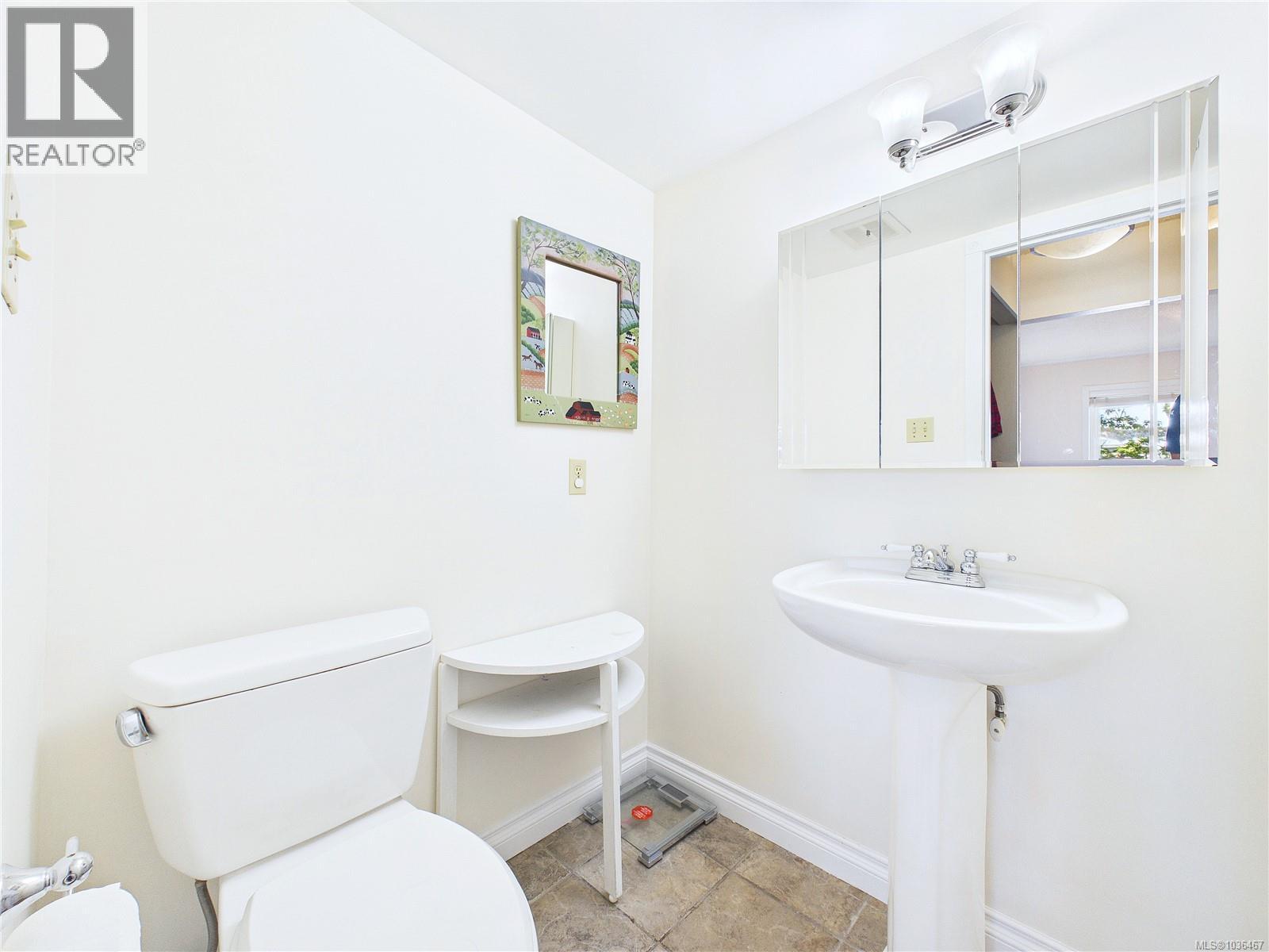 401 1665 Oak Bay Avenue, Victoria