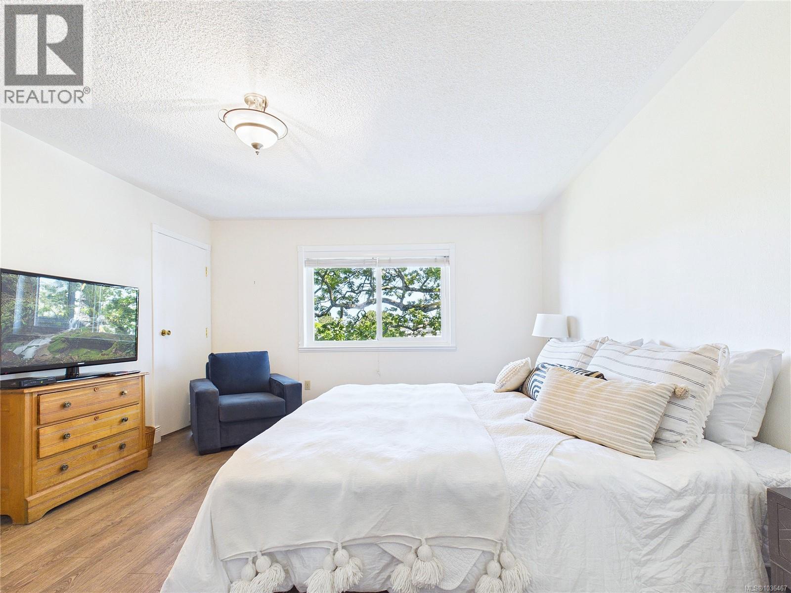 401 1665 Oak Bay Avenue, Victoria