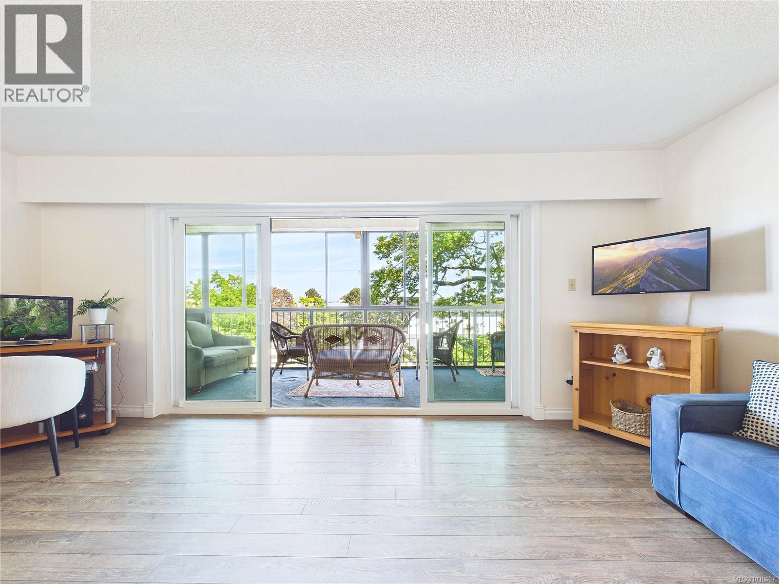 401 1665 Oak Bay Avenue, Victoria