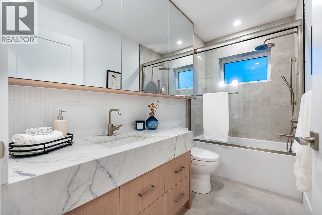 2 5355 INVERNESS STREET, Vancouver