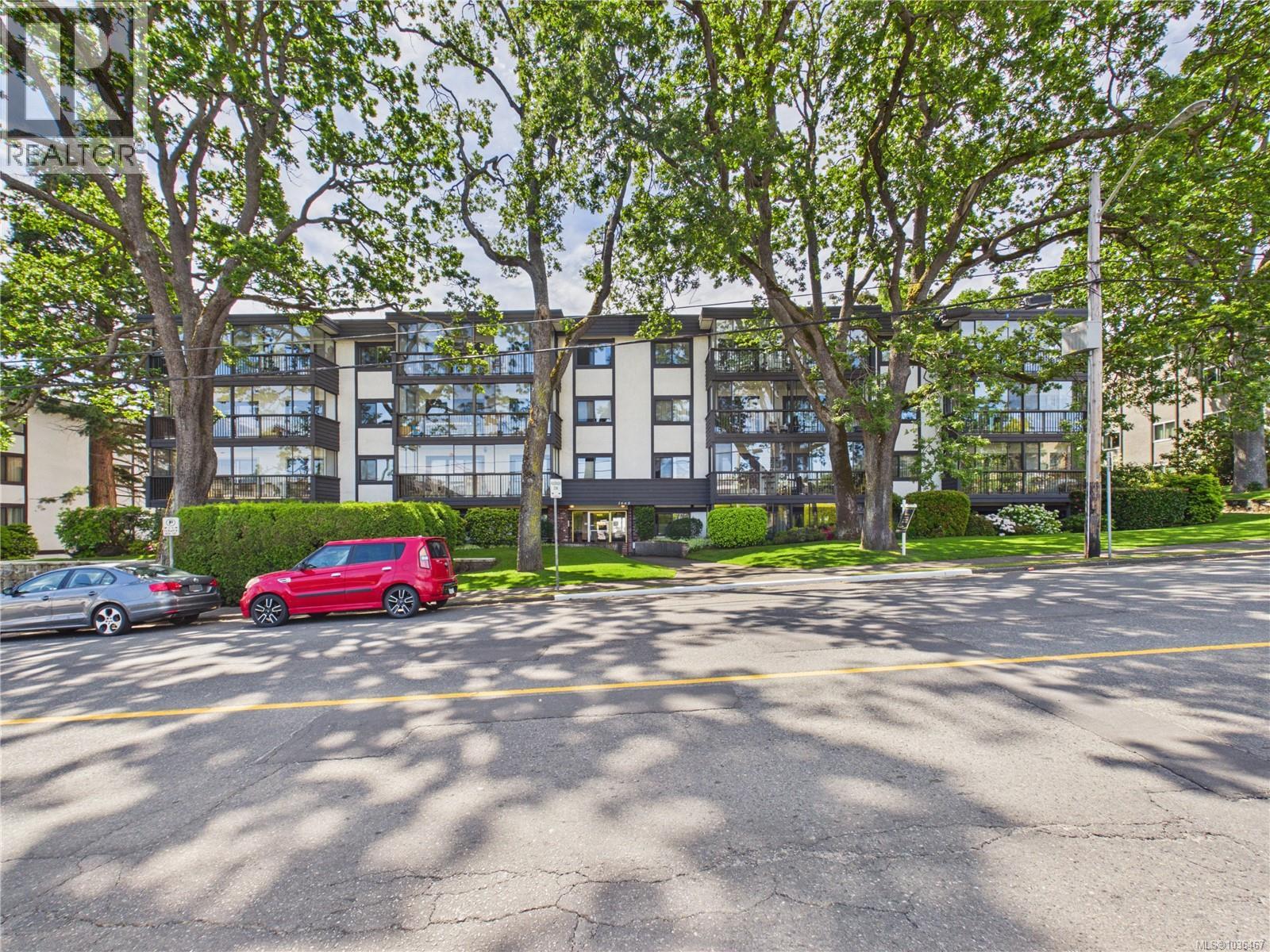 401 1665 Oak Bay Avenue, Victoria