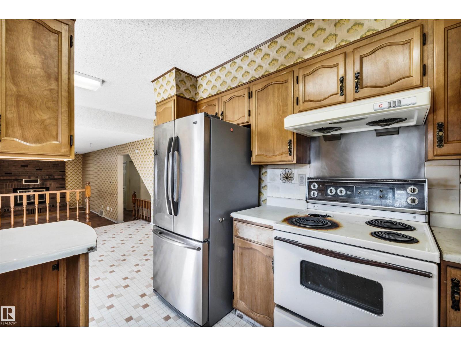 6723 39 AV NW - 10