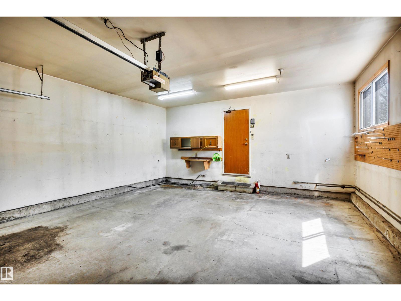 6723 39 AV NW - 23