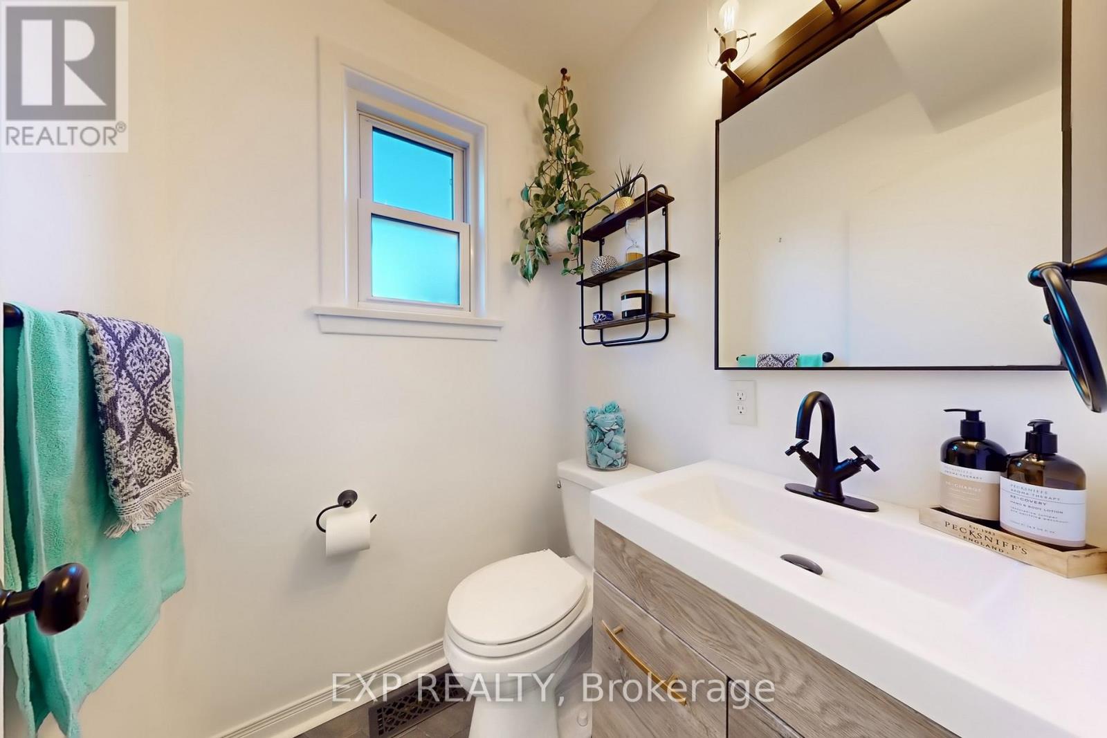 22 CHESTNUT AVENUE - 22