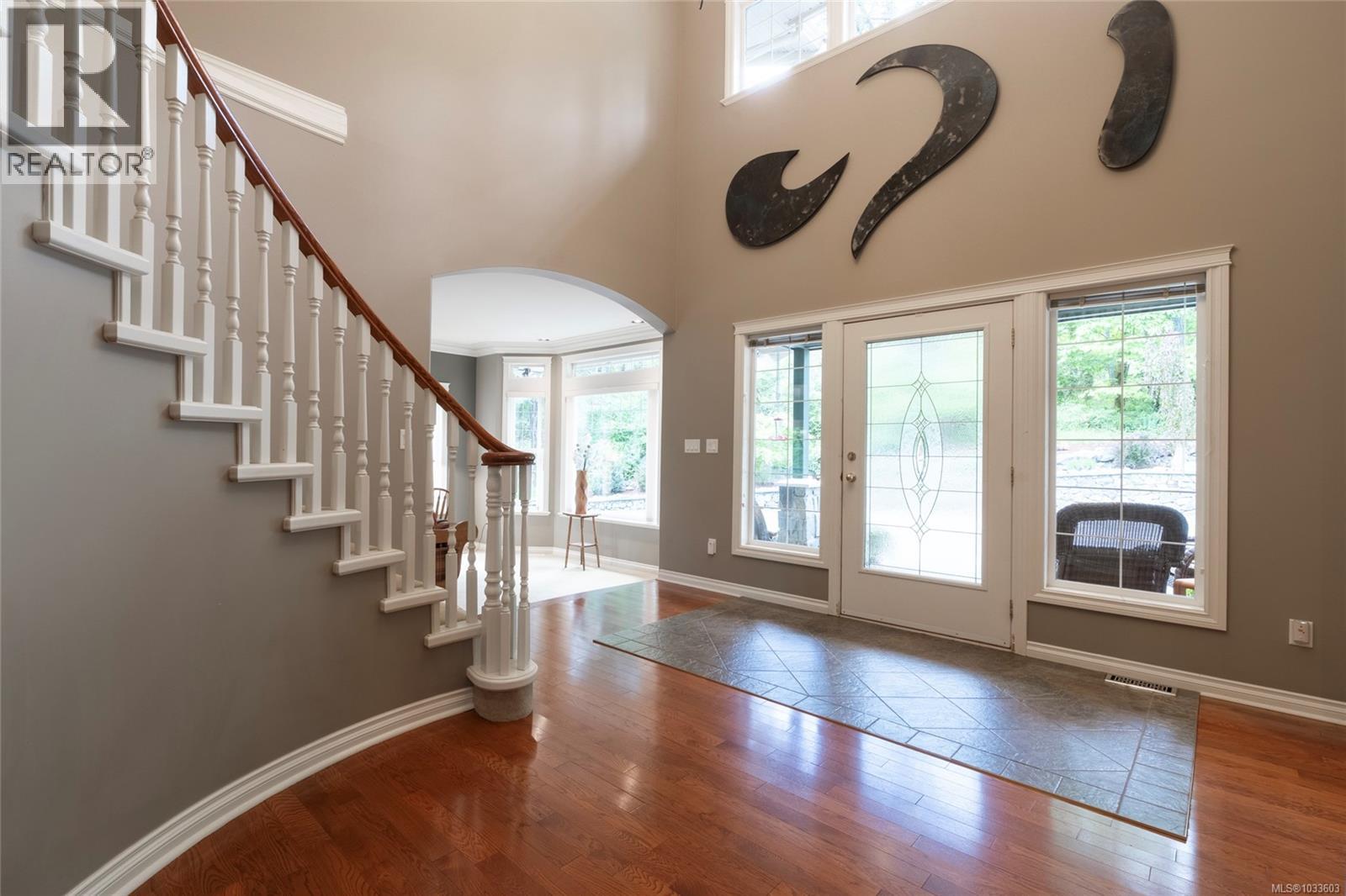 376 Viaduct Ave W - 8