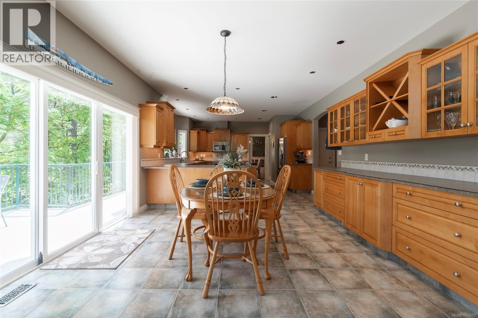 376 Viaduct Ave W - 22