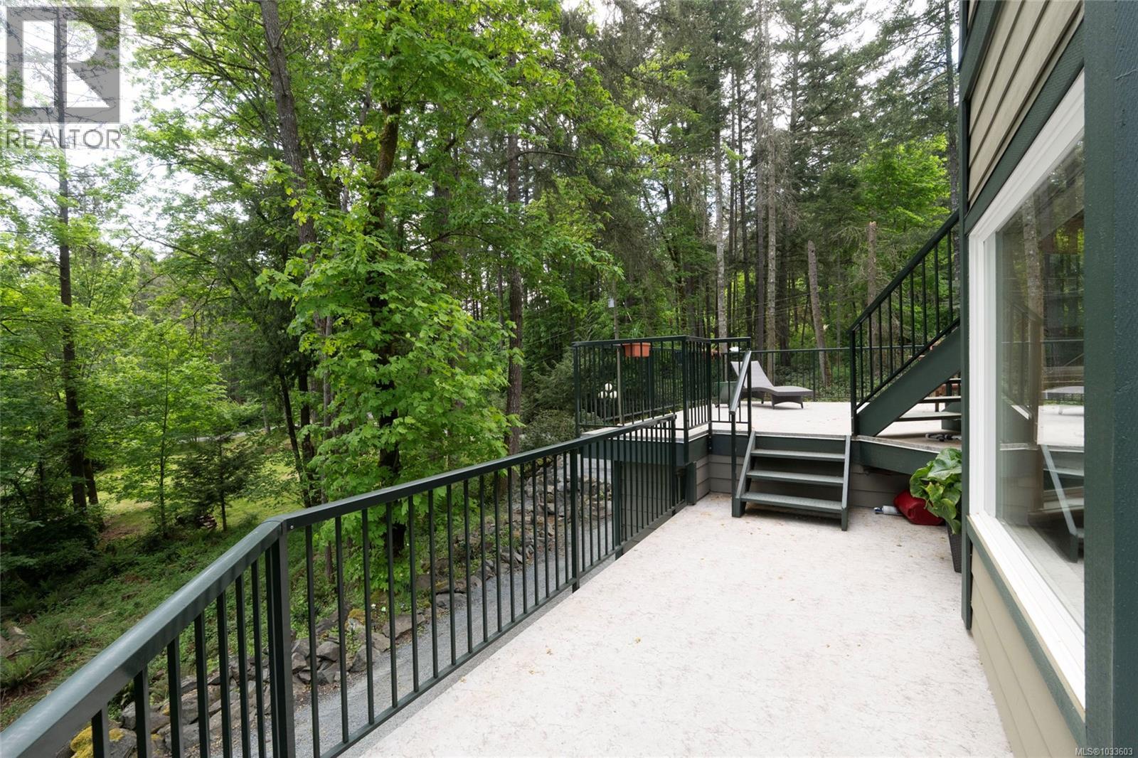 376 Viaduct Ave W - 32