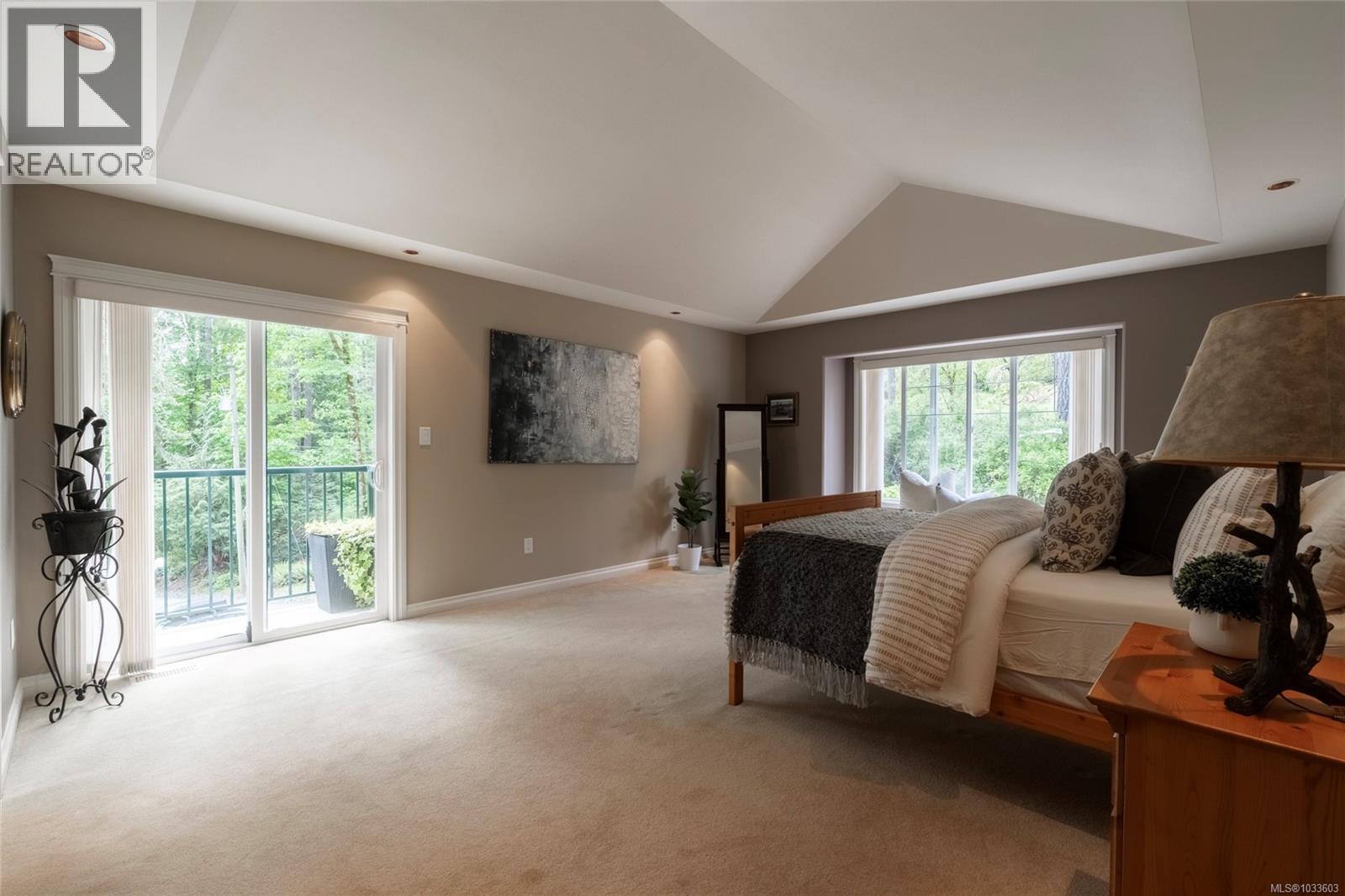 376 Viaduct Ave W - 37