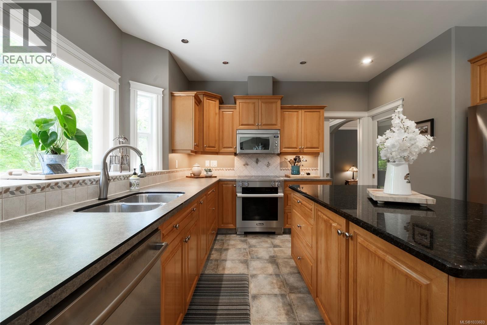 376 Viaduct Ave W - 18