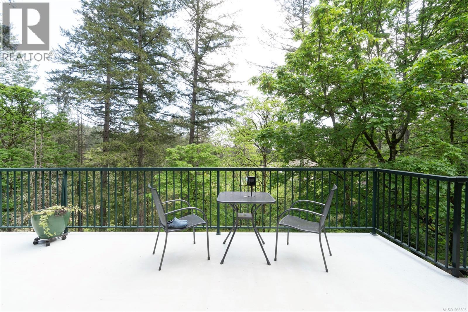 376 Viaduct Ave W - 28