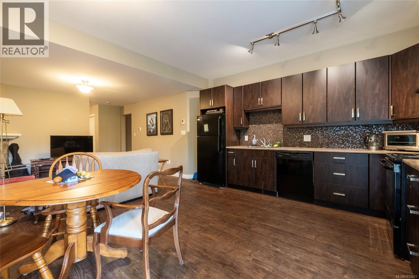 376 Viaduct Ave W - 61
