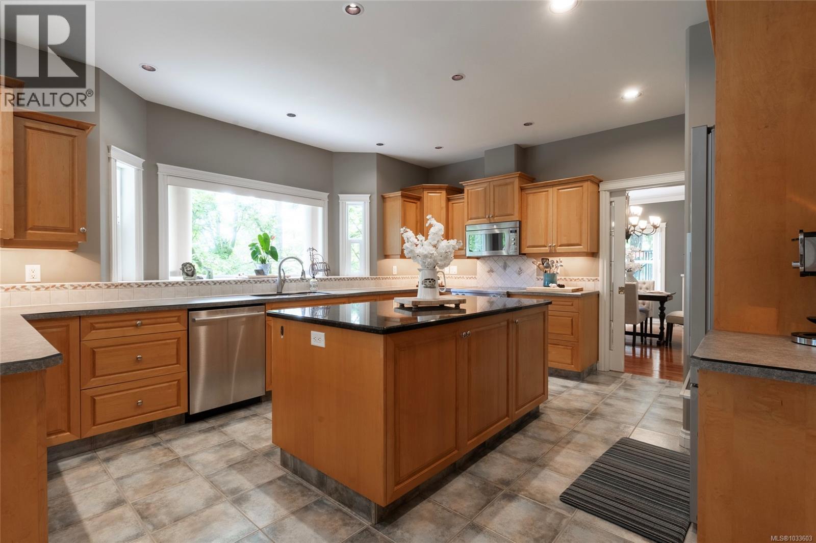 376 Viaduct Ave W - 15
