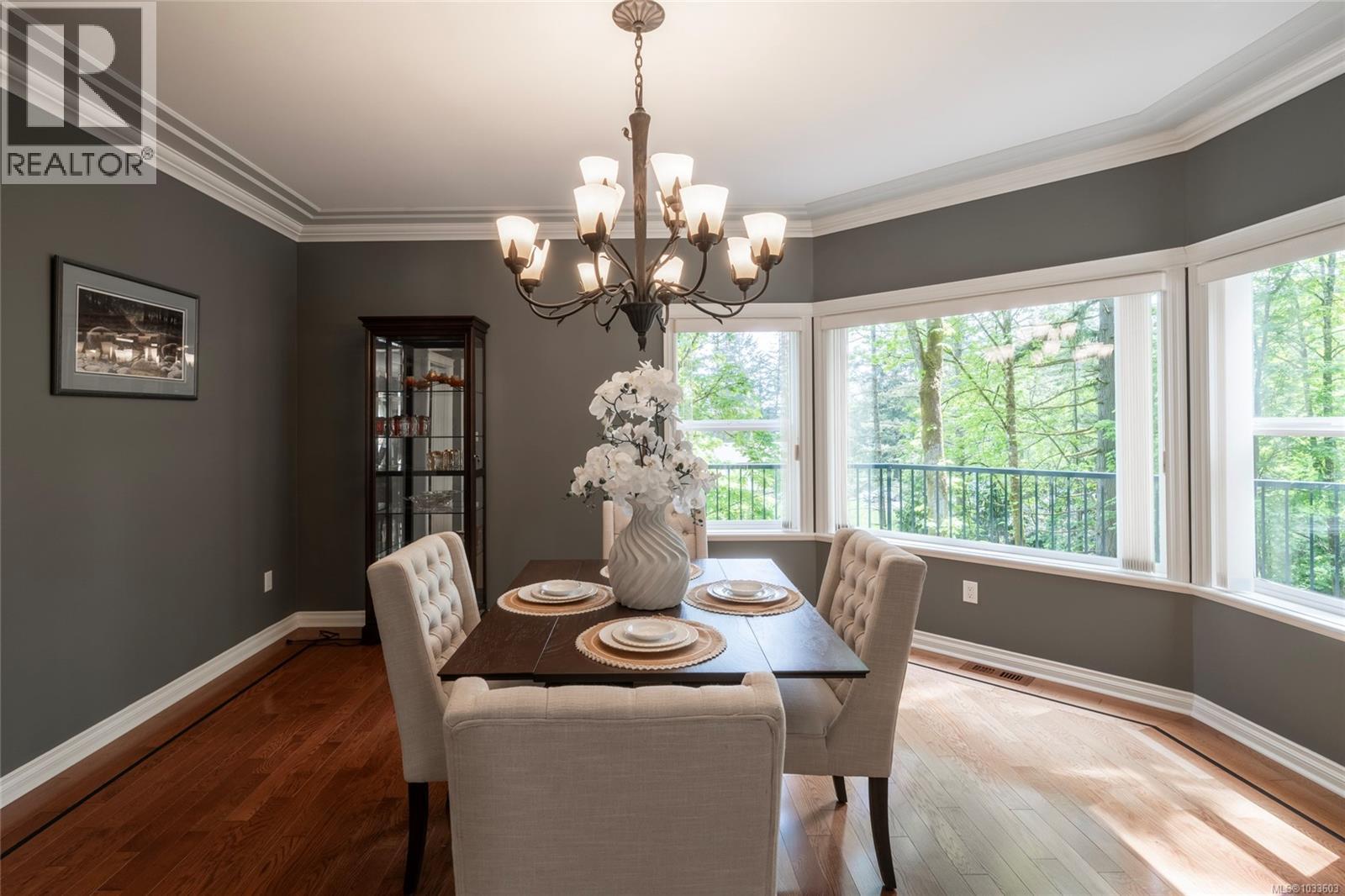 376 Viaduct Ave W - 12