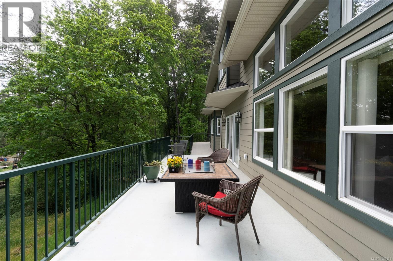 376 Viaduct Ave W - 31
