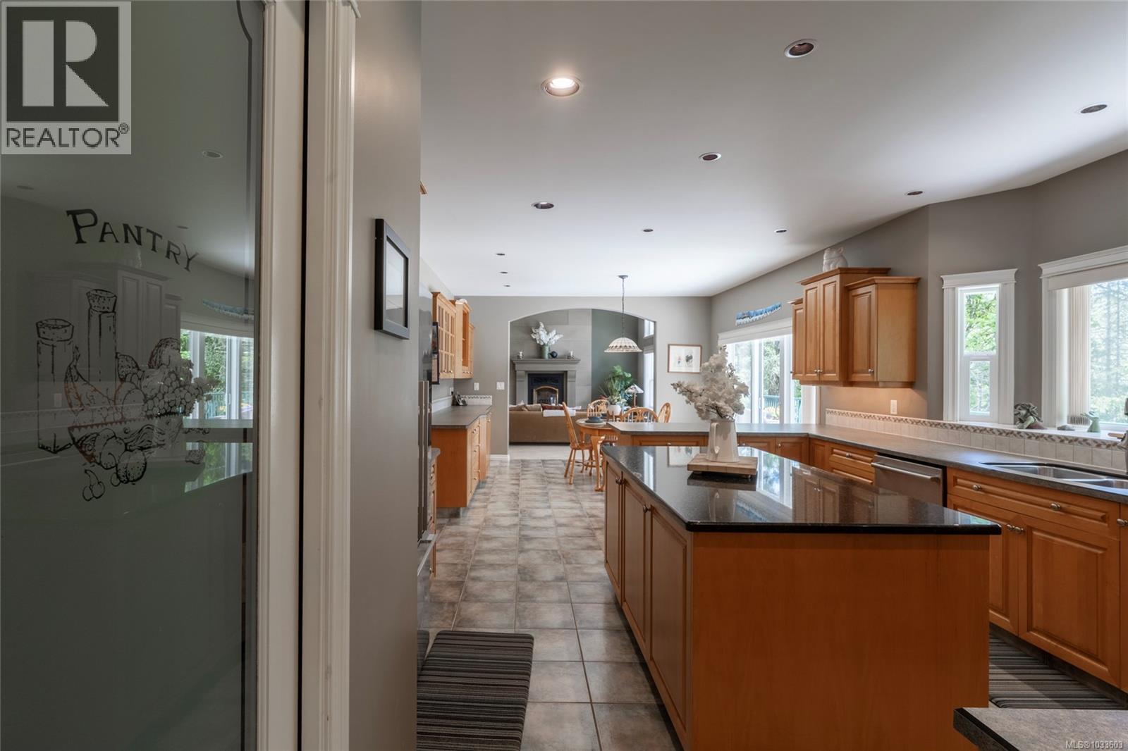 376 Viaduct Ave W - 14