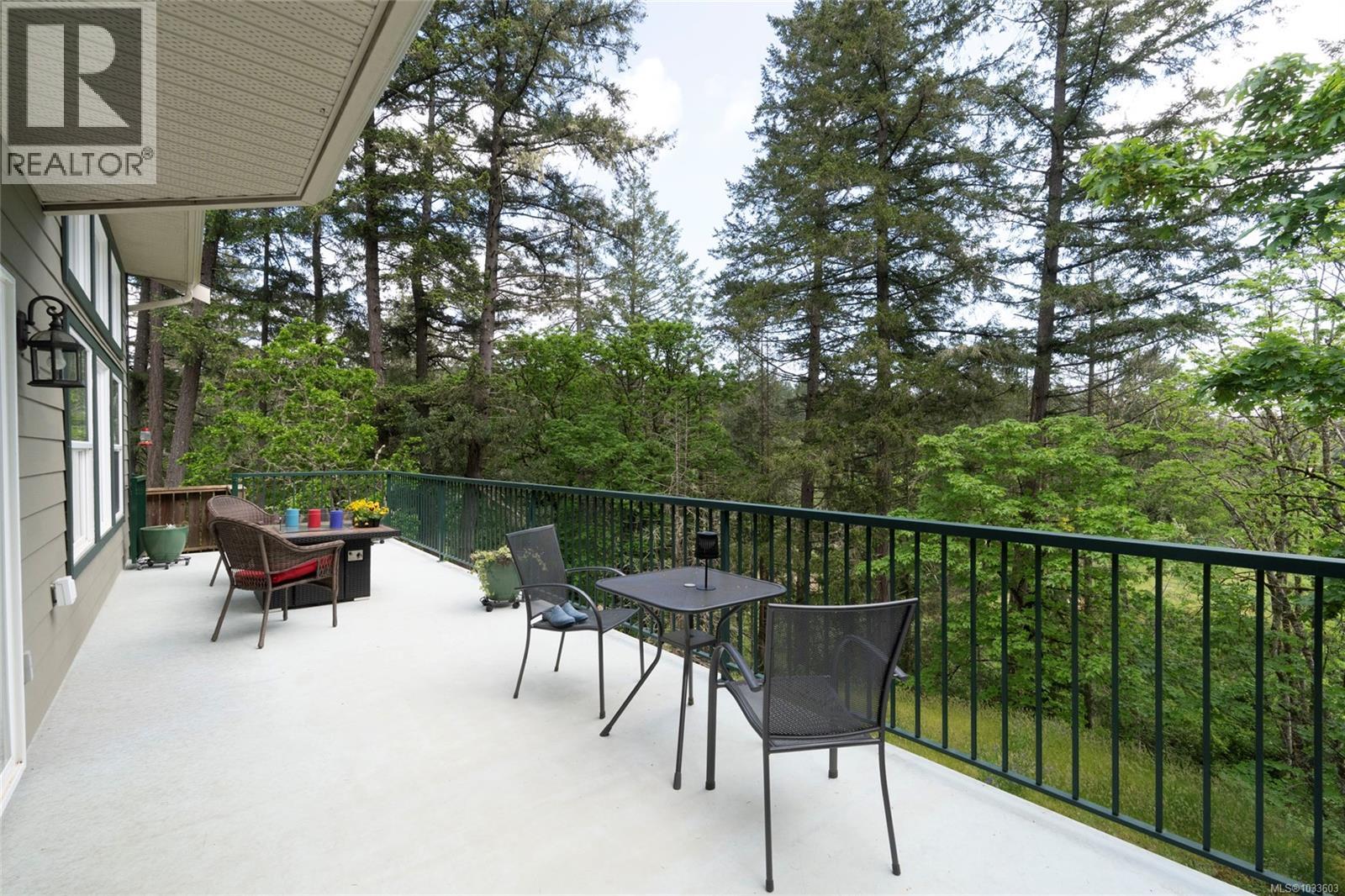 376 Viaduct Ave W - 30