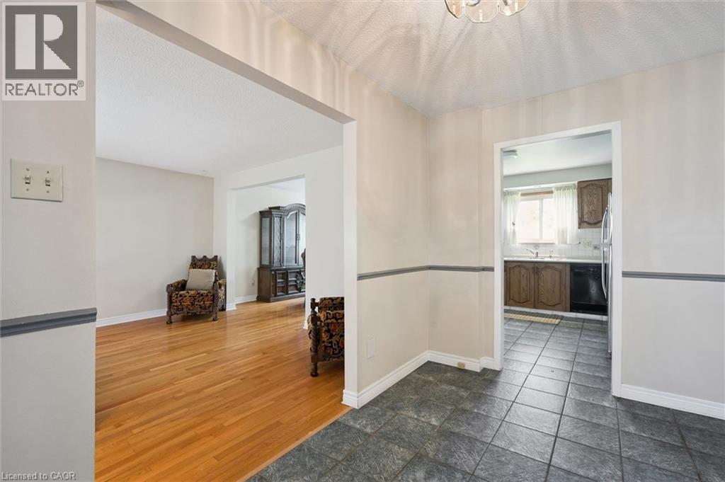 37 MOFFATT Avenue - 3