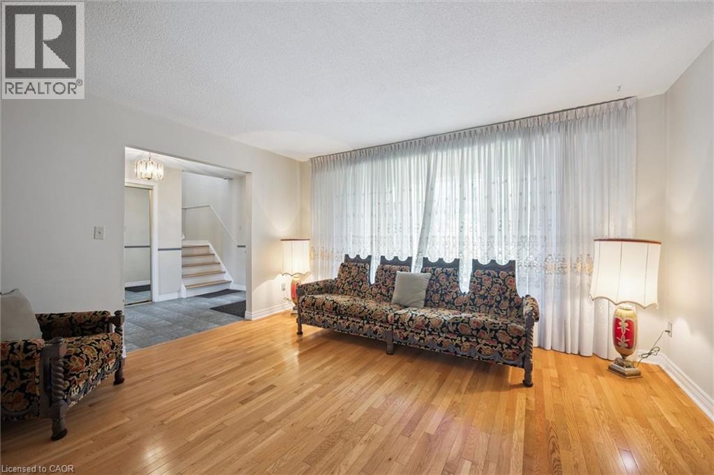 37 MOFFATT Avenue - 5