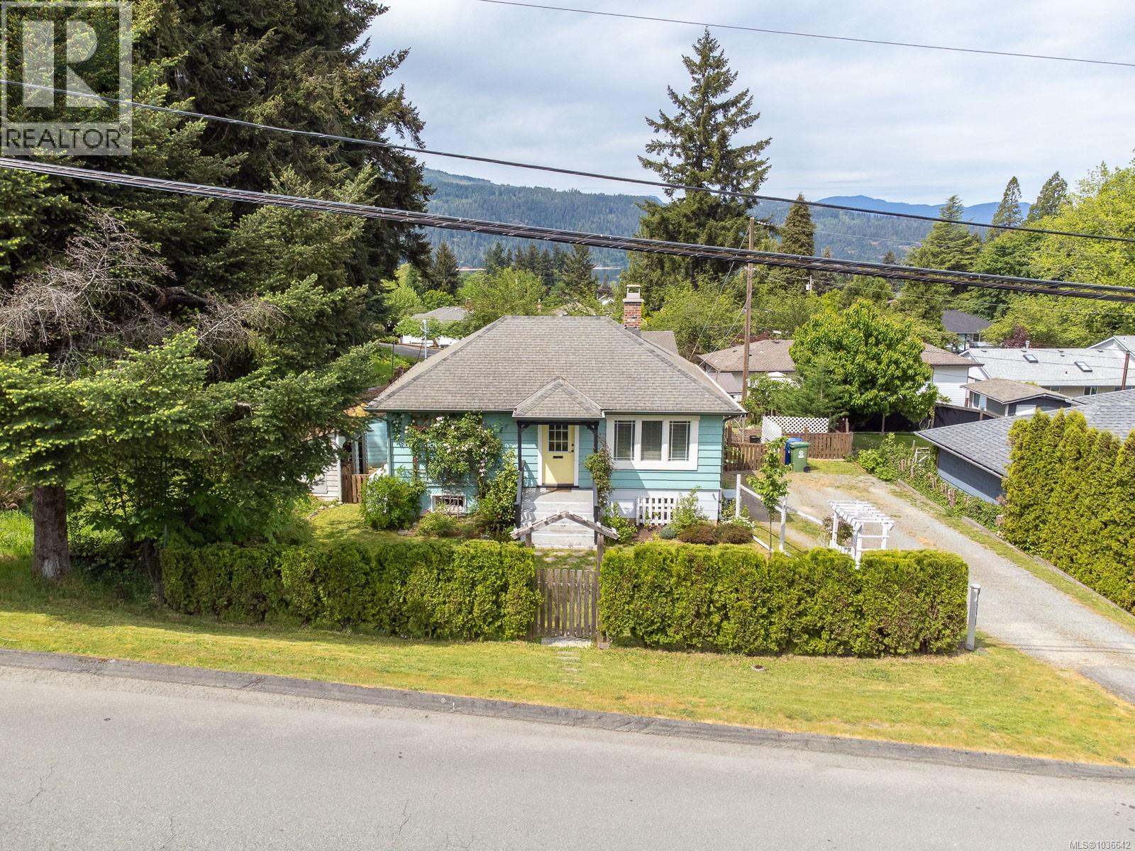 2552 Anderson Ave - 4