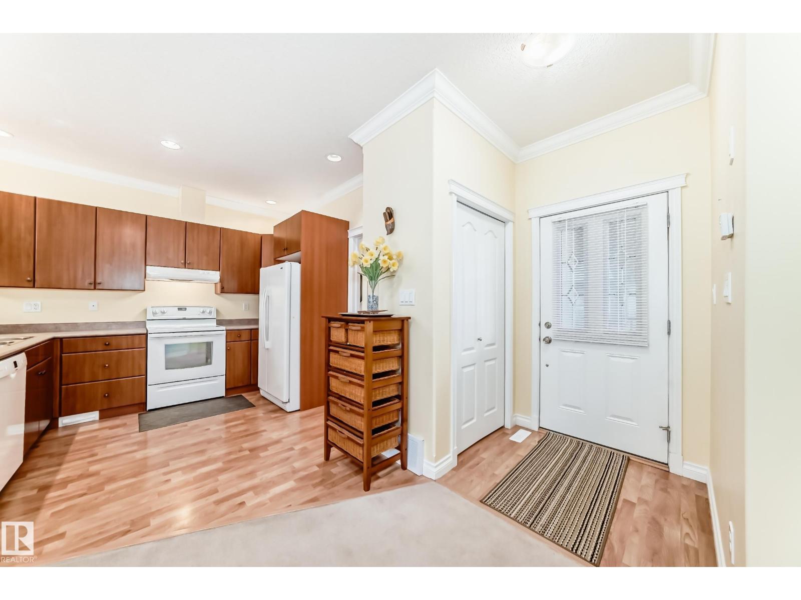 #40 13808 155 AV NW, Edmonton