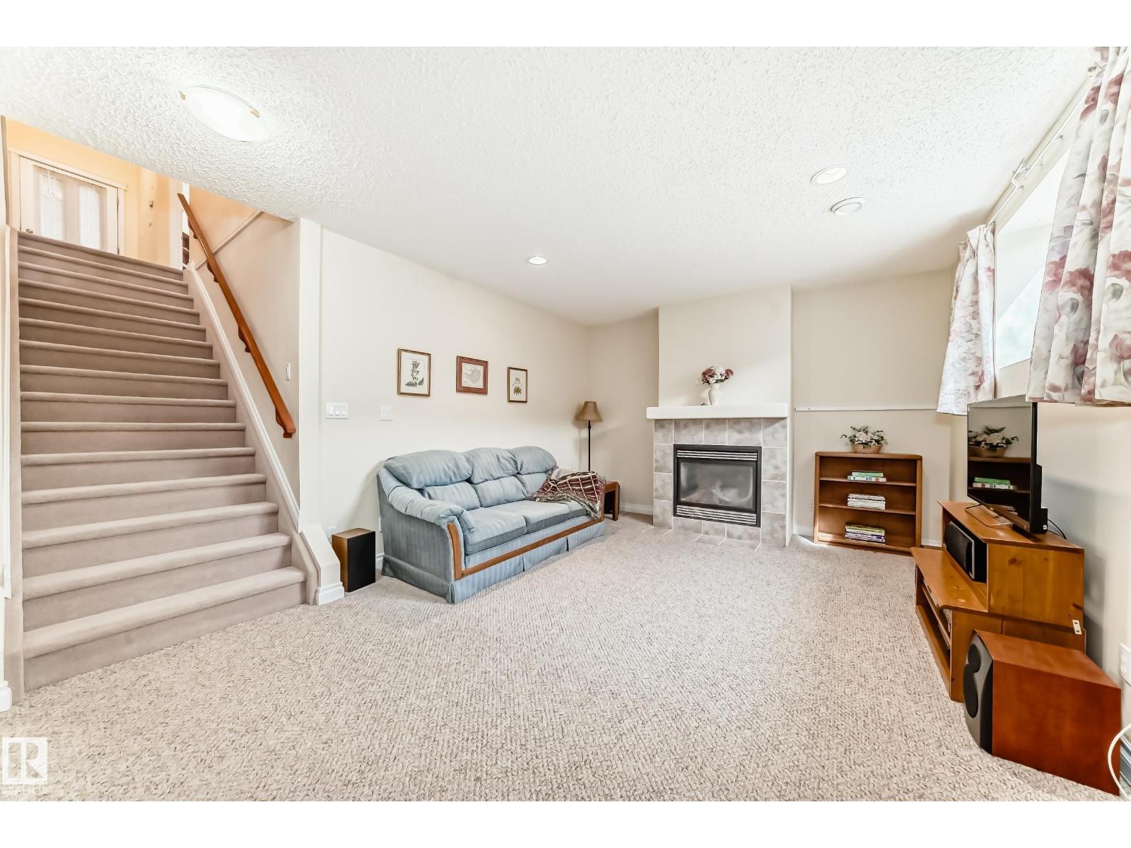 #40 13808 155 AV NW, Edmonton