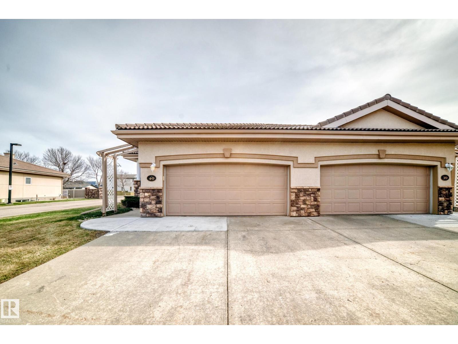 #40 13808 155 AV NW - 3