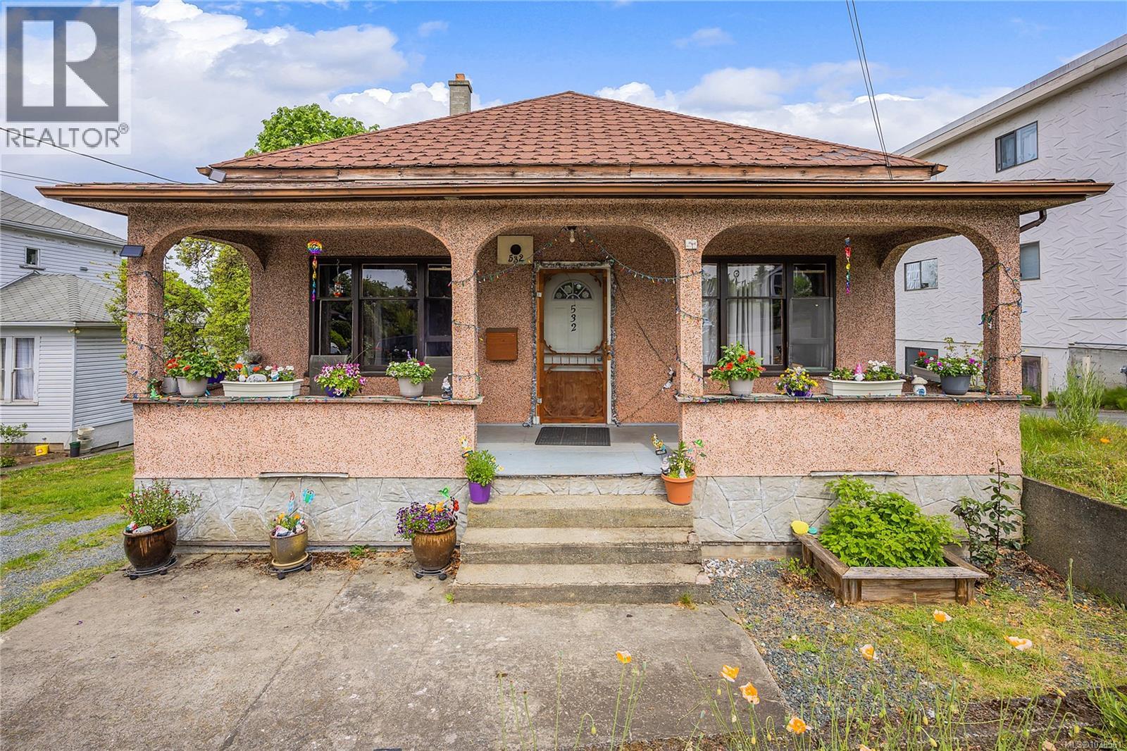 532 Prideaux St - 1