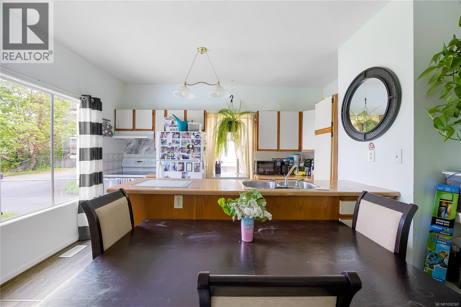 532 Prideaux St - 5