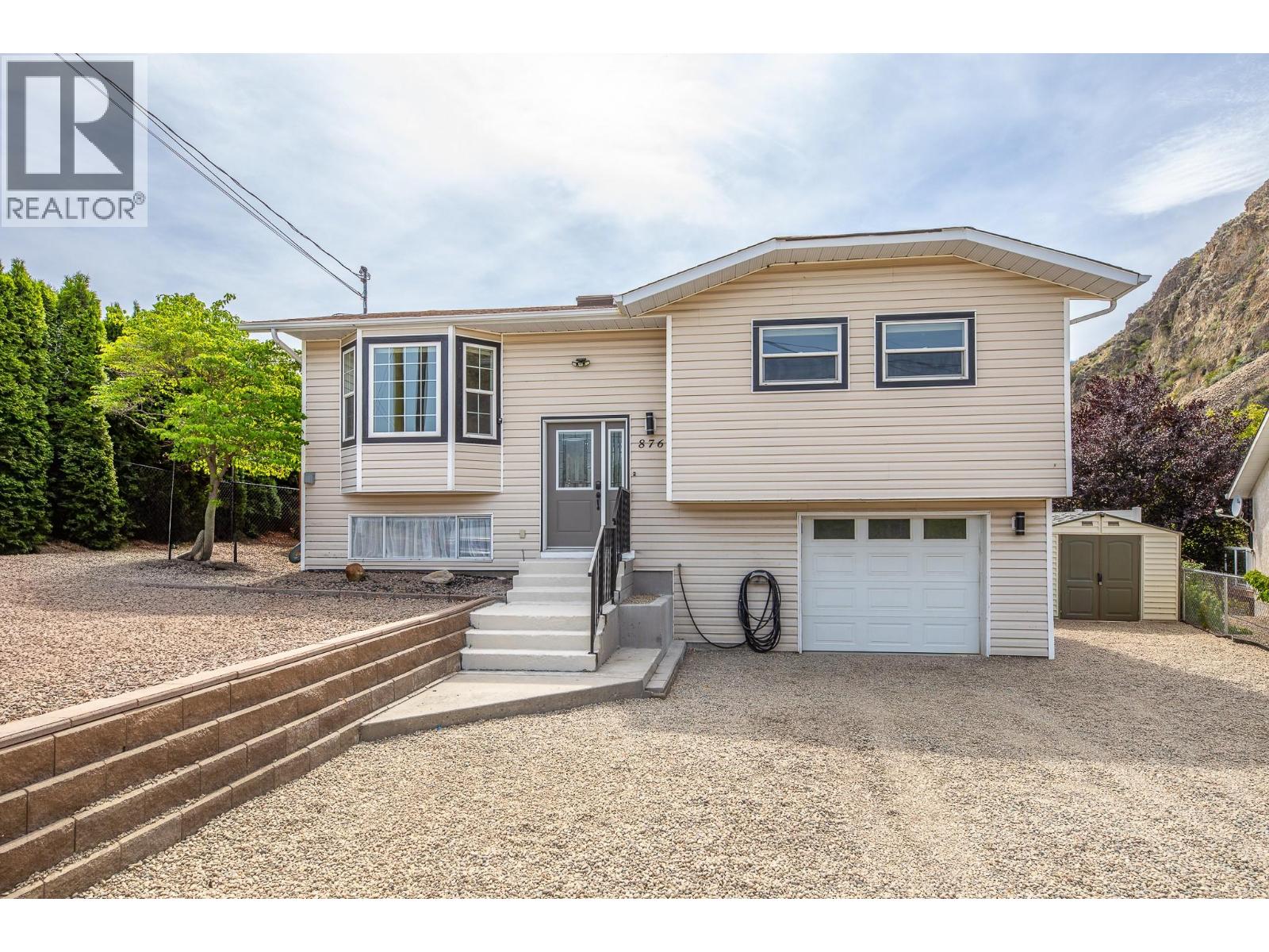 876 Eveningstar Crescent, Oliver