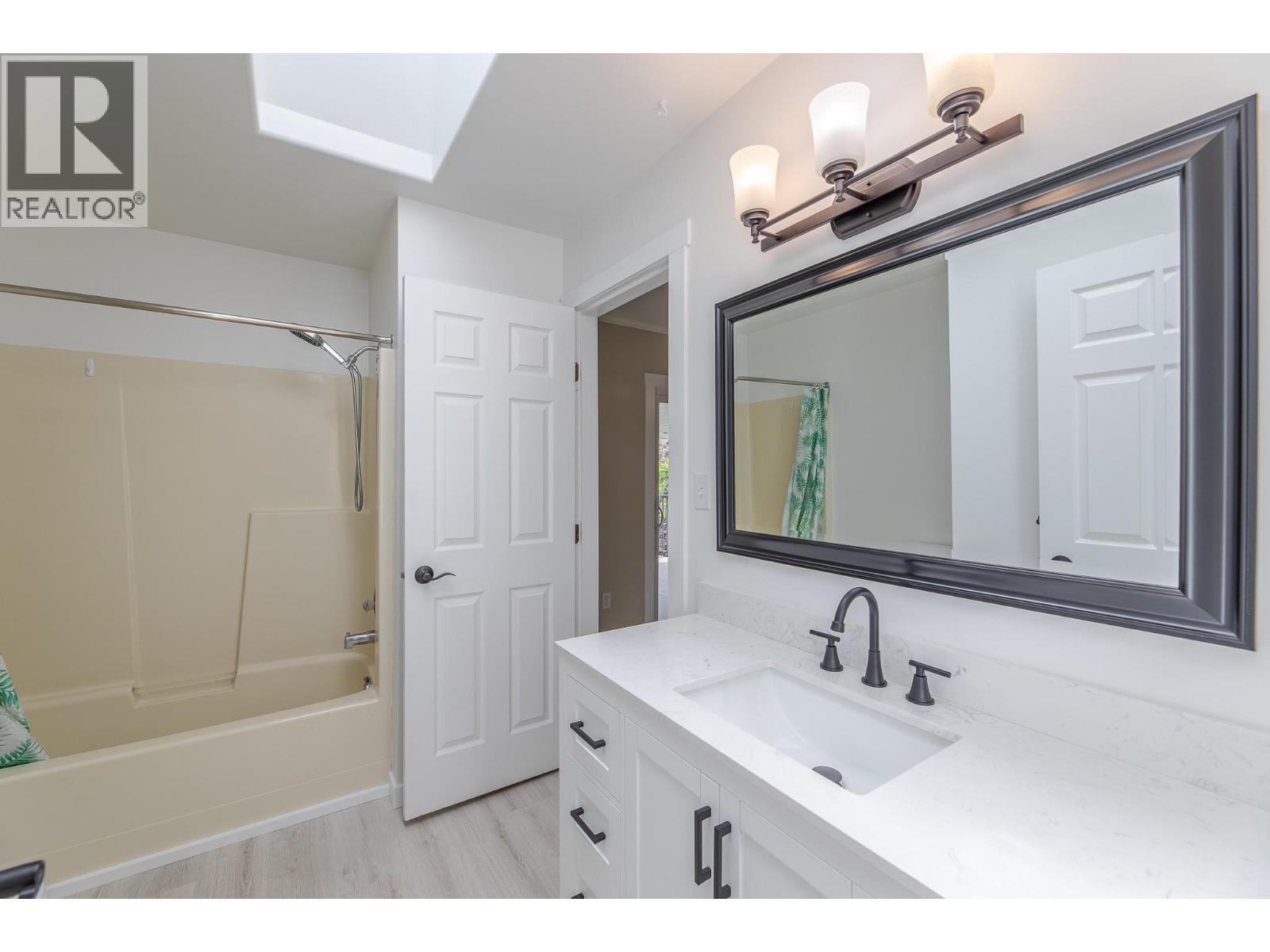 876 Eveningstar Crescent, Oliver