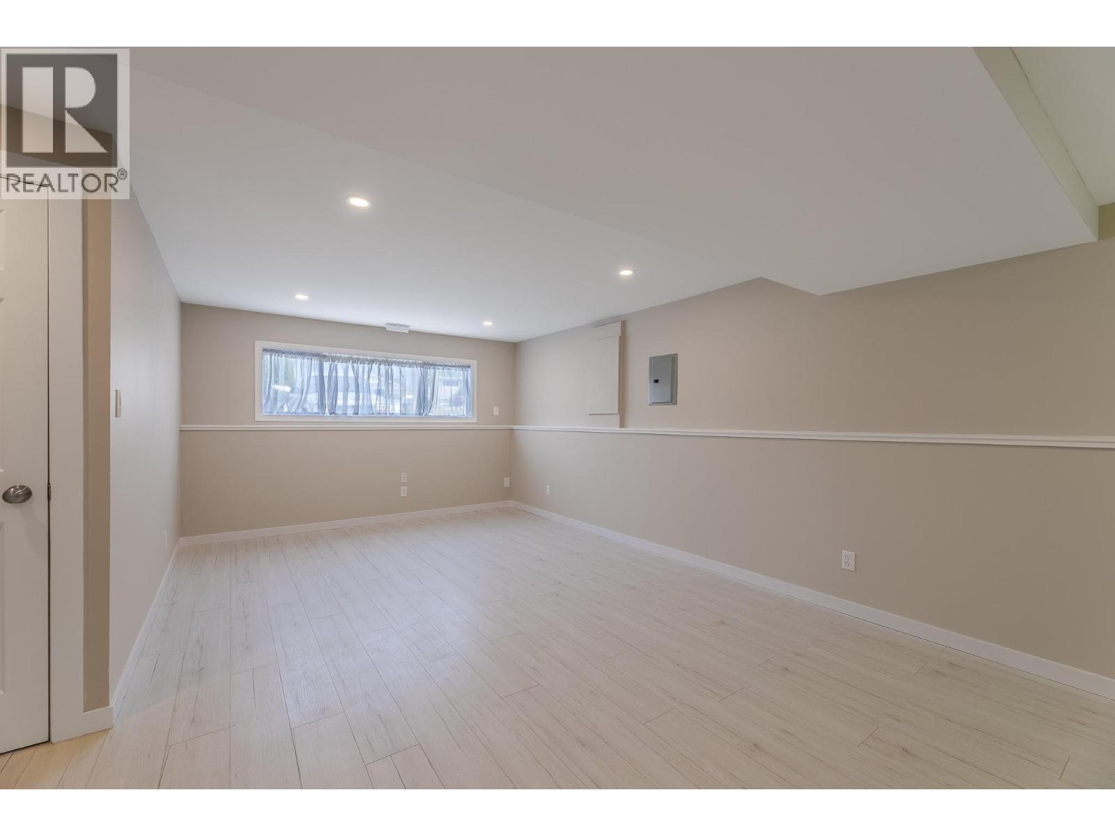 876 Eveningstar Crescent, Oliver