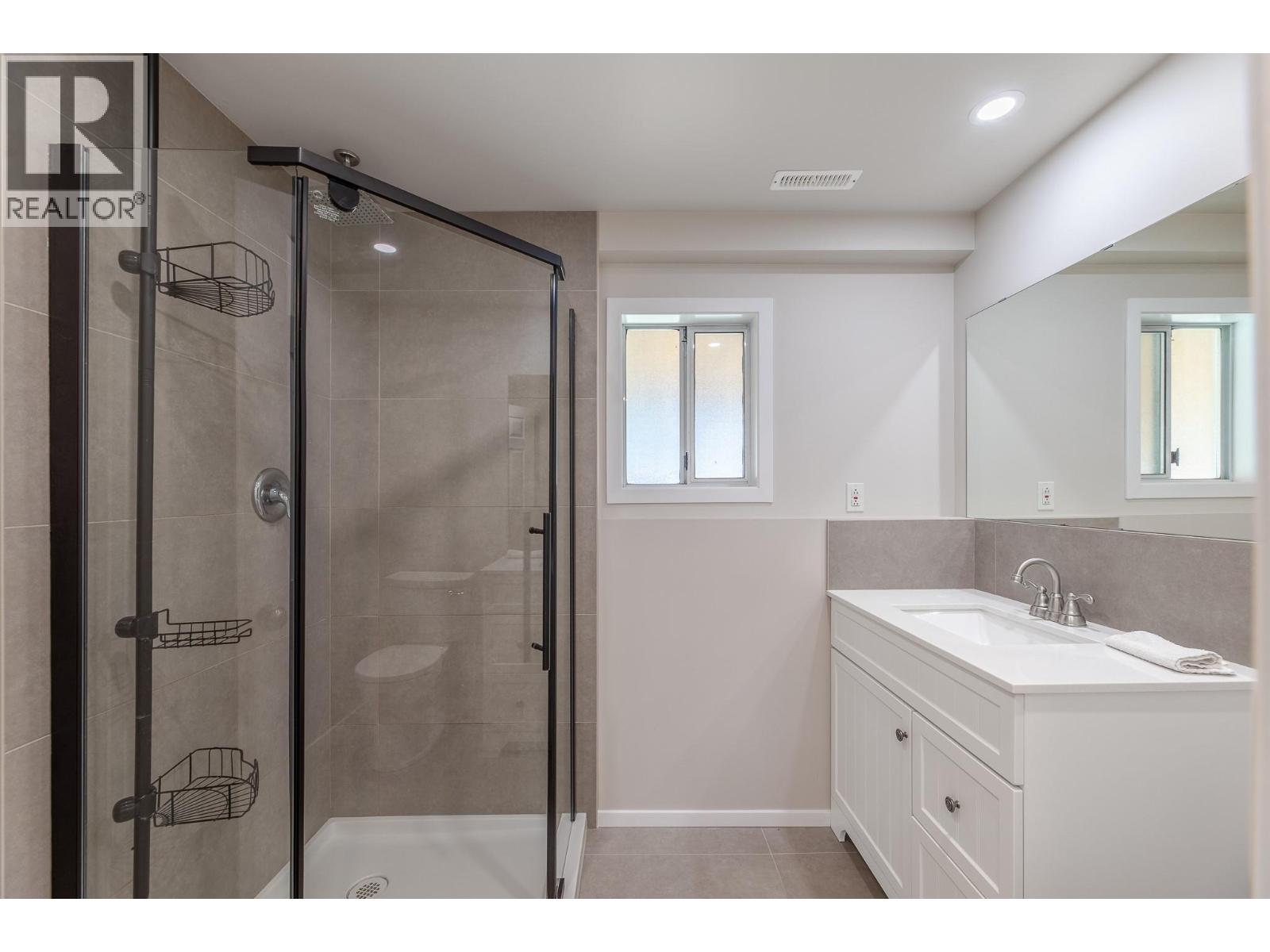 876 Eveningstar Crescent, Oliver