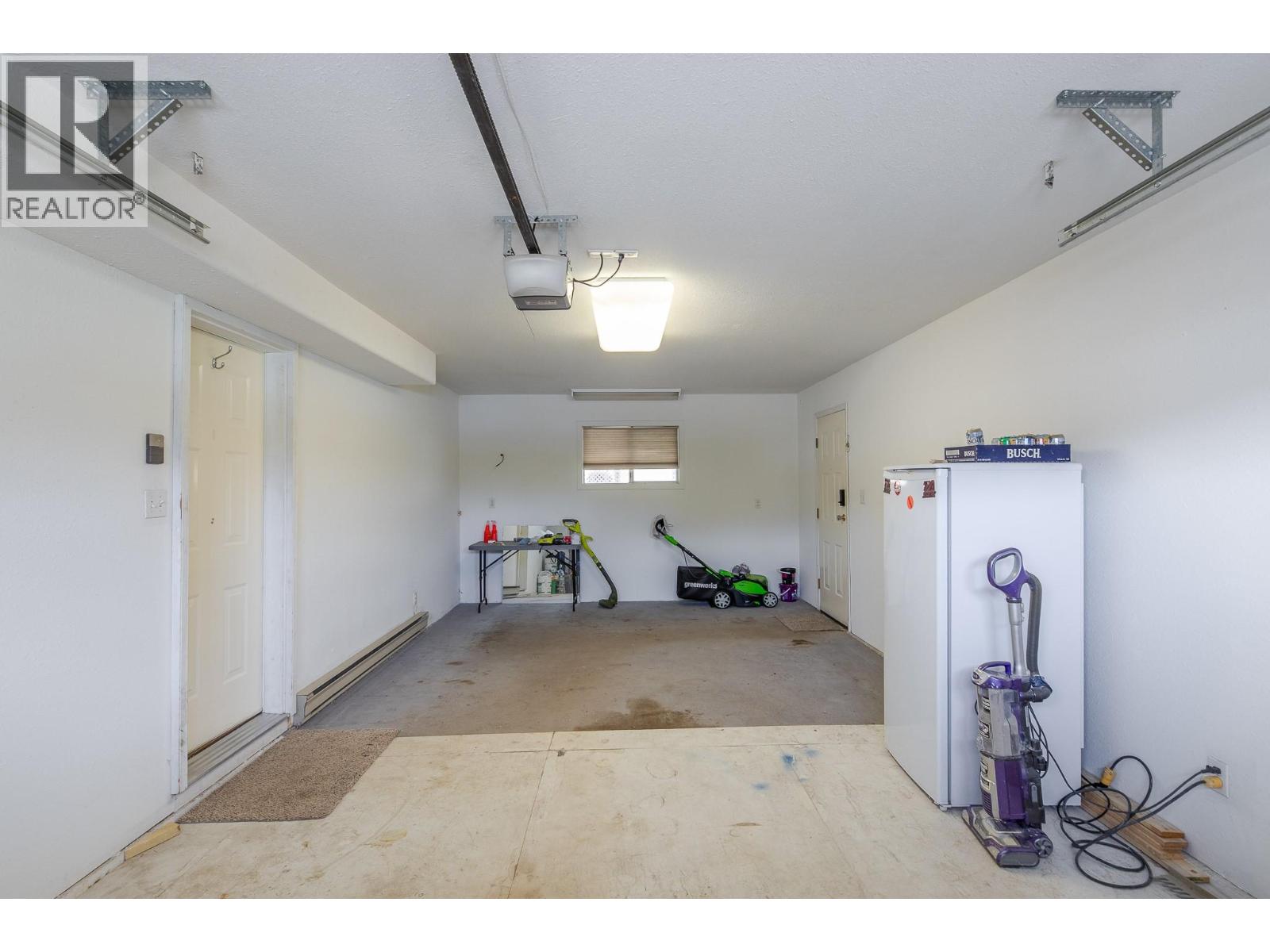876 Eveningstar Crescent, Oliver