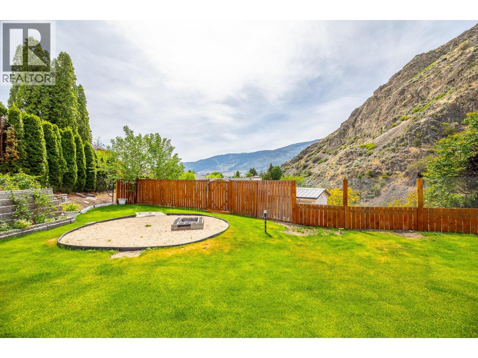 876 Eveningstar Crescent, Oliver