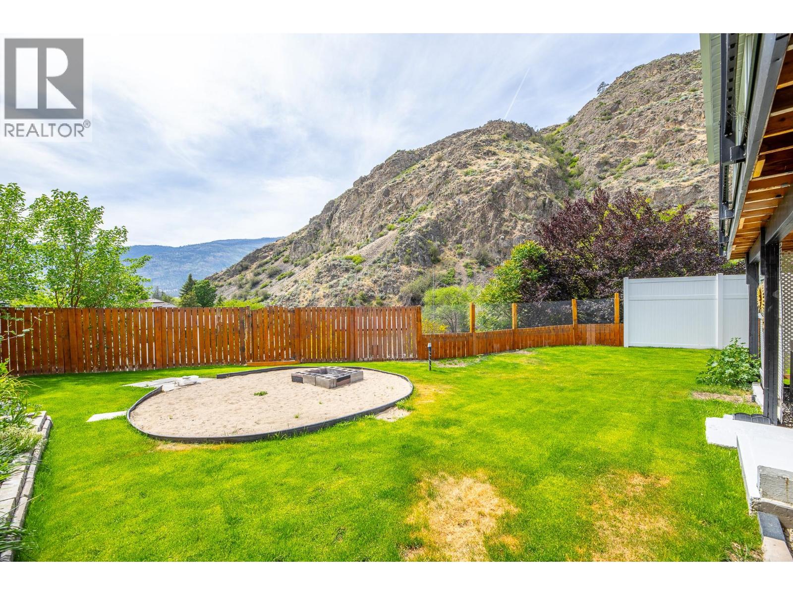 876 Eveningstar Crescent, Oliver