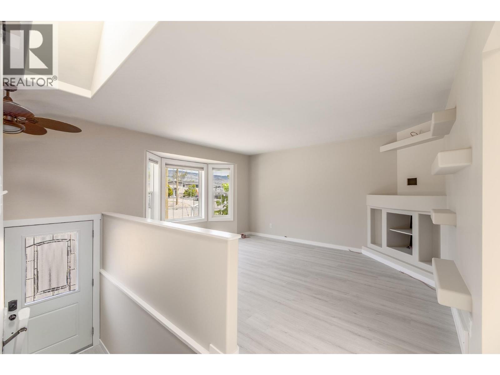 876 Eveningstar Crescent, Oliver