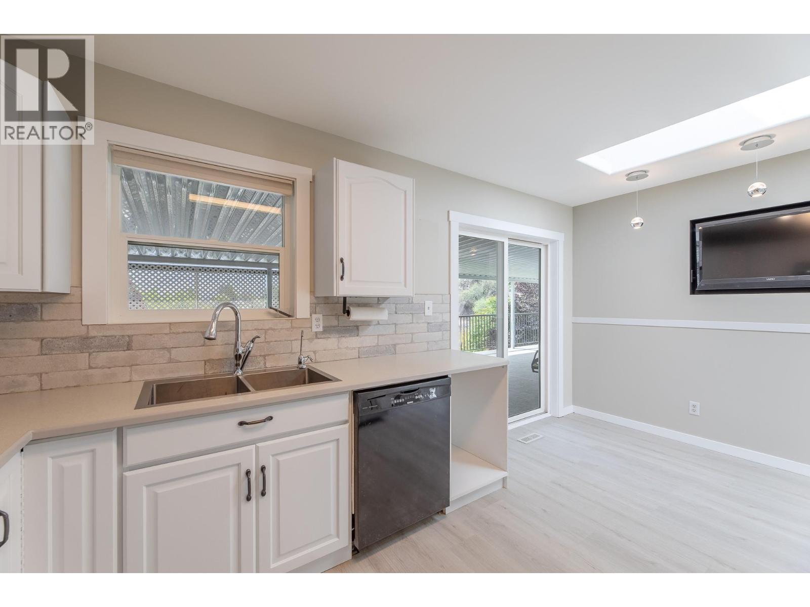 876 Eveningstar Crescent, Oliver