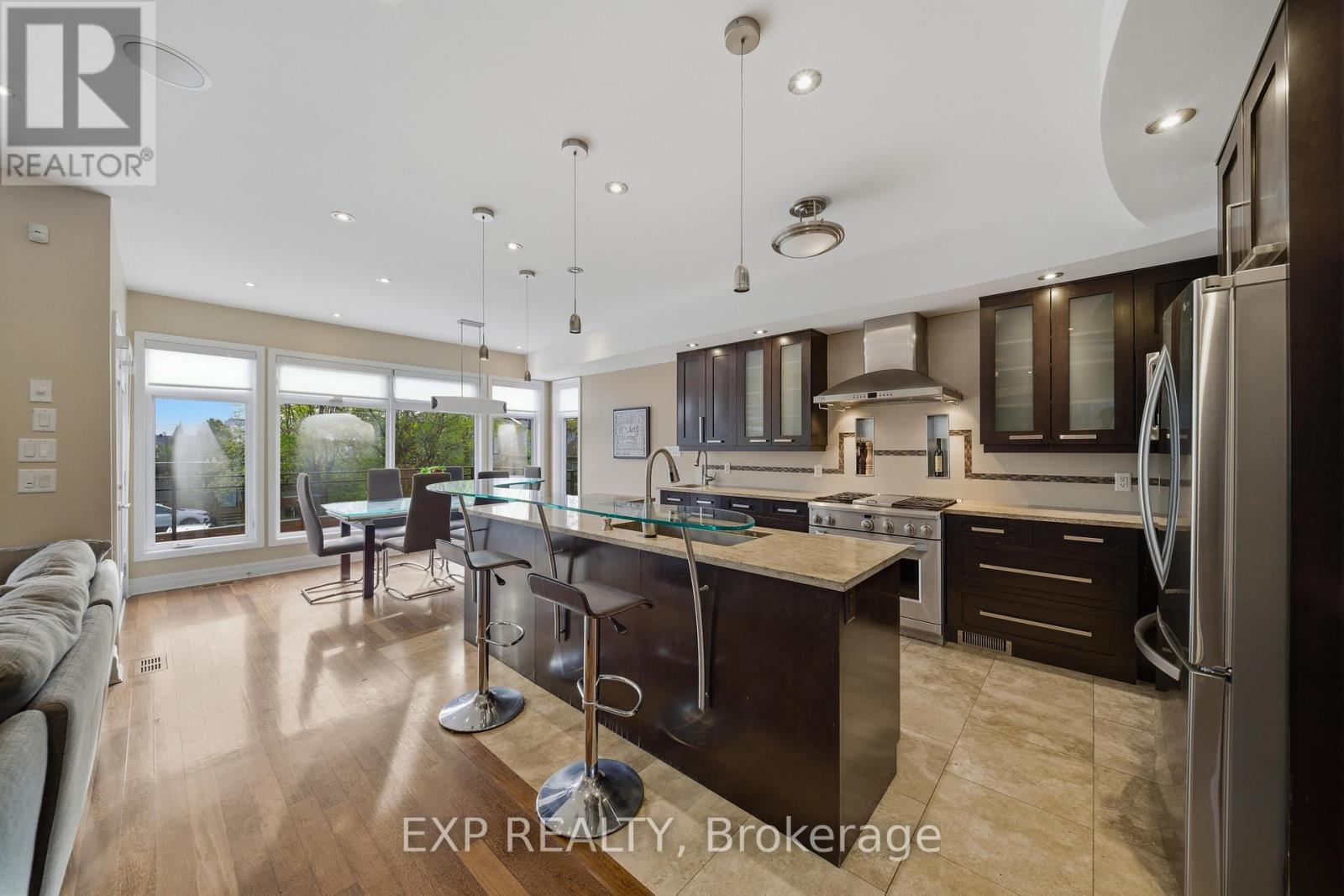 Breakfast bar, granite countertops, pantry