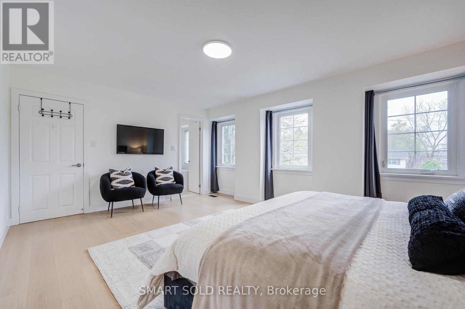 4 KNOLLVIEW CRESCENT - 26