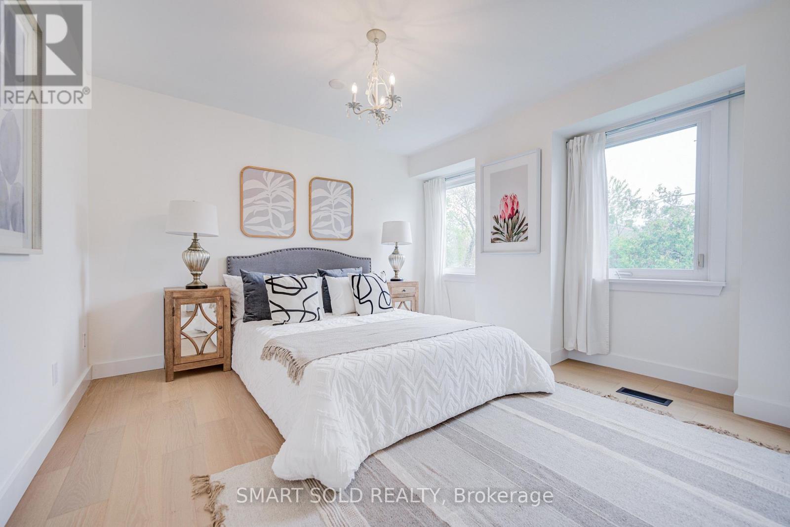 4 KNOLLVIEW CRESCENT - 32