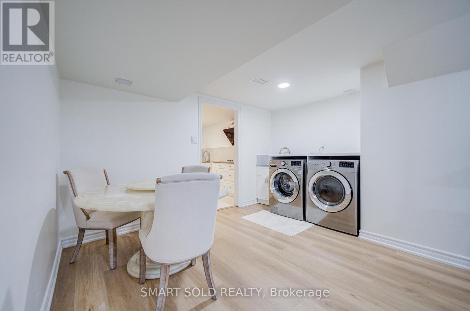 4 KNOLLVIEW CRESCENT - 42