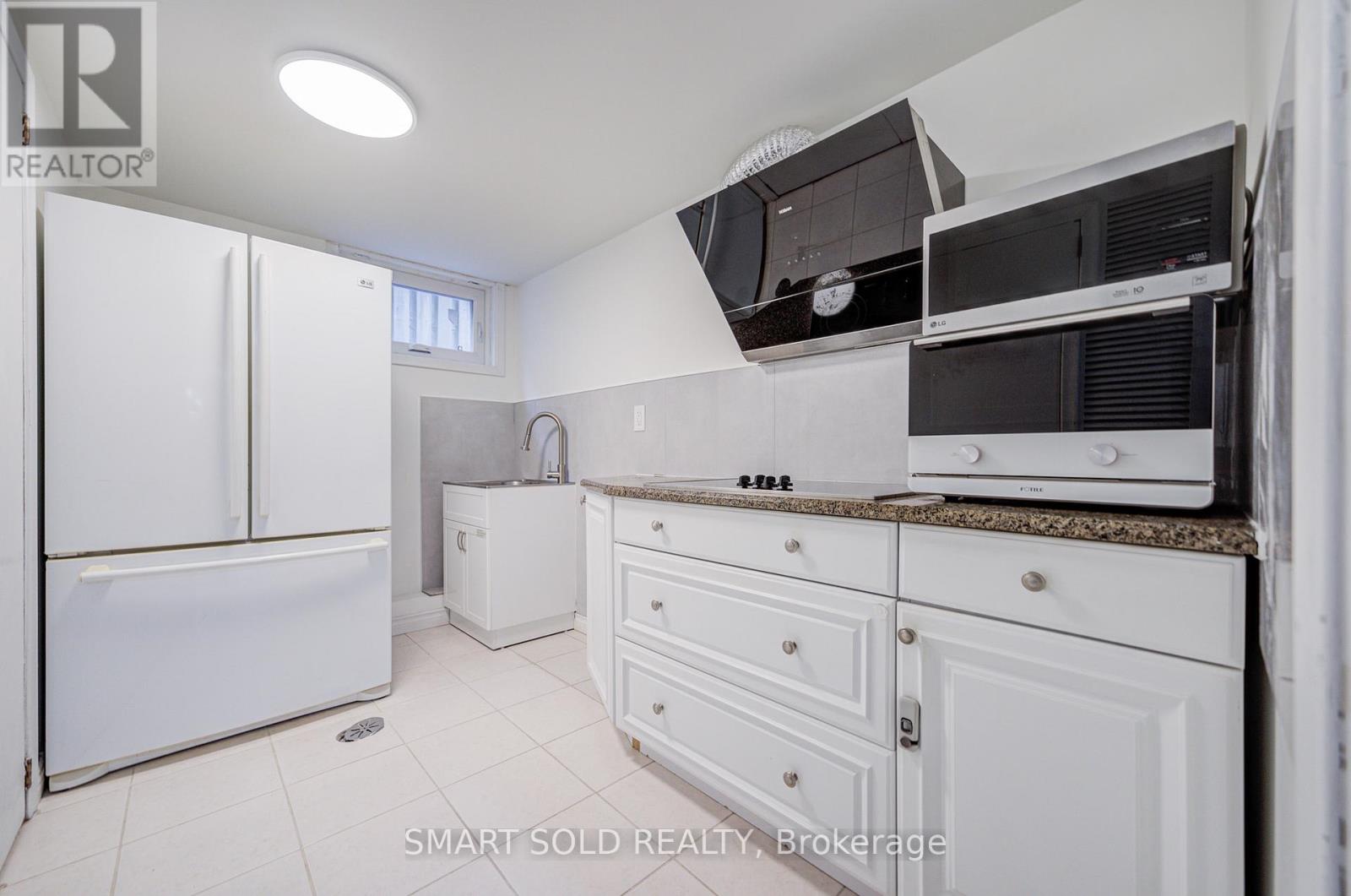 4 KNOLLVIEW CRESCENT - 45