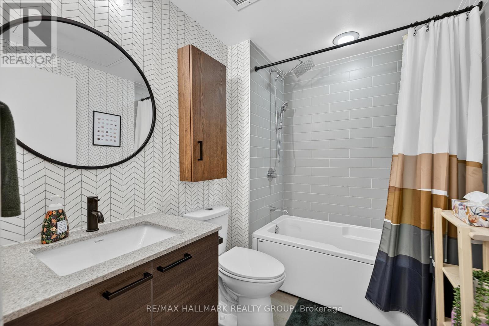 #634 349 MCLEOD STREET - 18